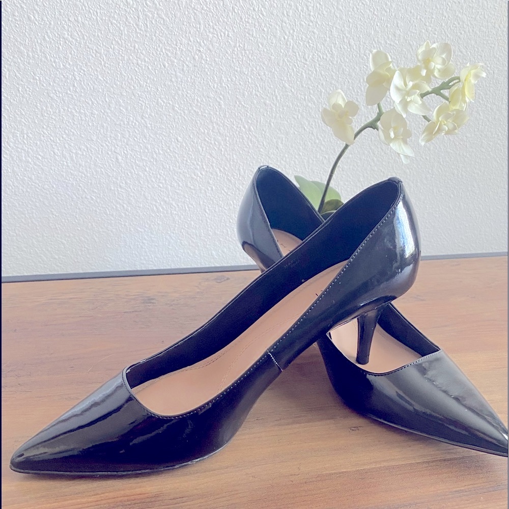 Tahari beautiful black heels
